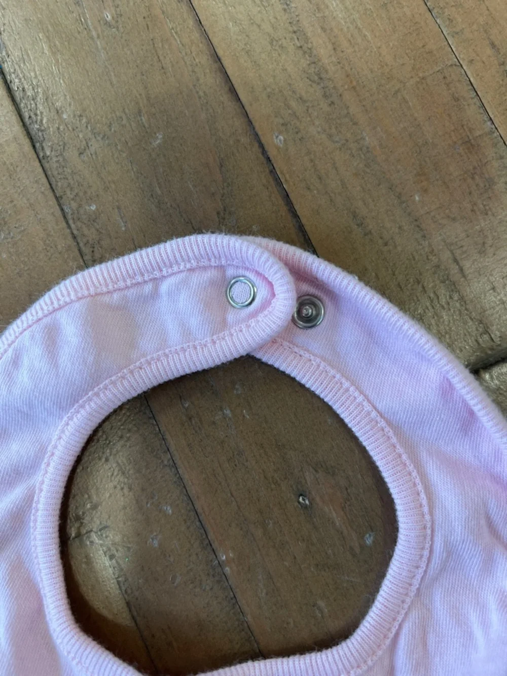 Gucci pale pink cotton bib 3-6 months grosgrain logo tag